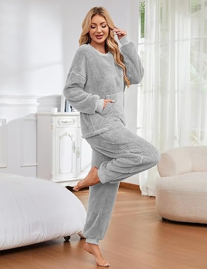 Women’s Fleece Pajama Set – 2-Piece Long Sleeve